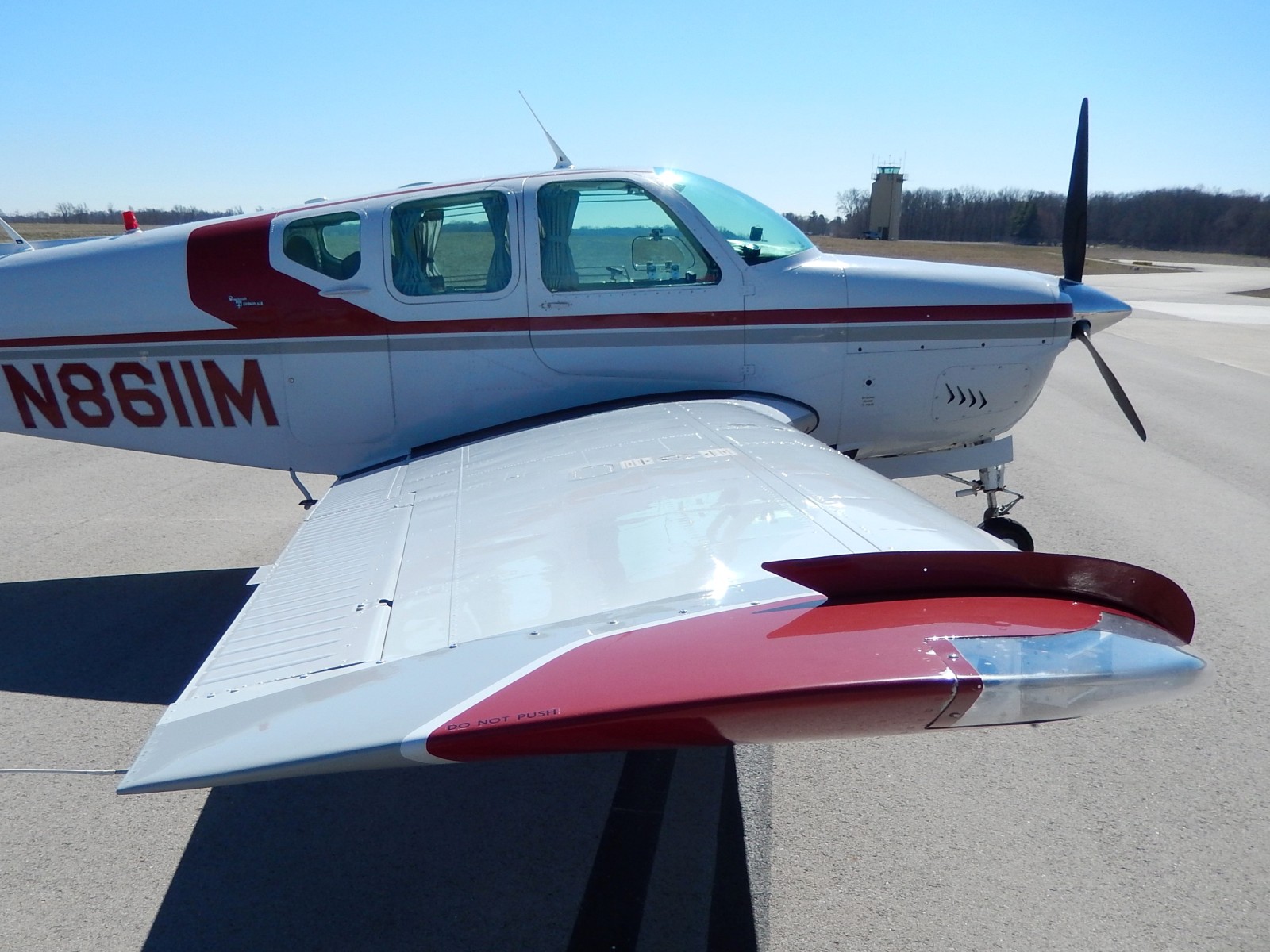 1963 Beechcraft B33 - N8611M