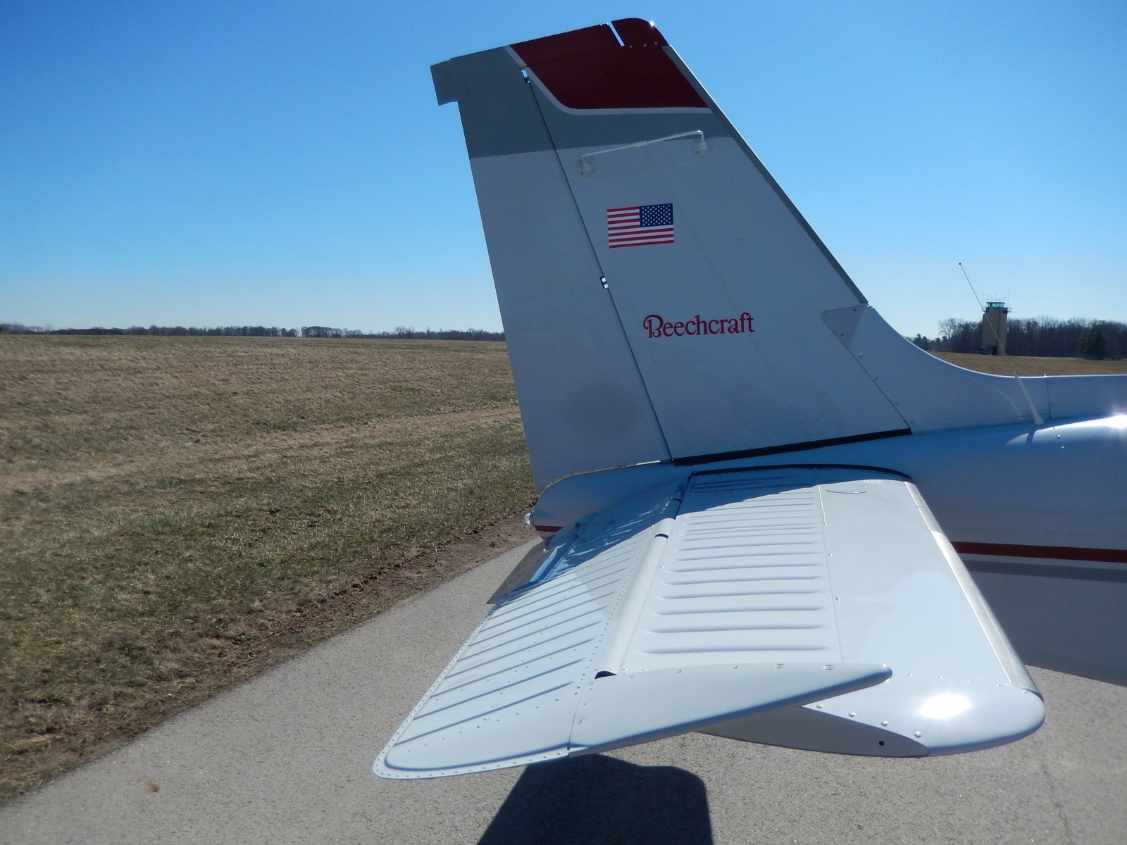 1963 Beechcraft B33 - N8611M