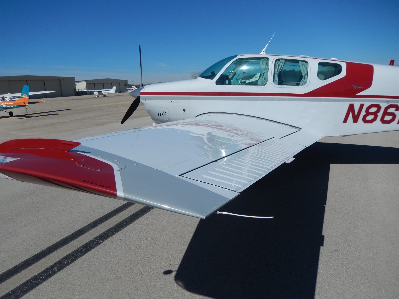 1963 Beechcraft B33 - N8611M