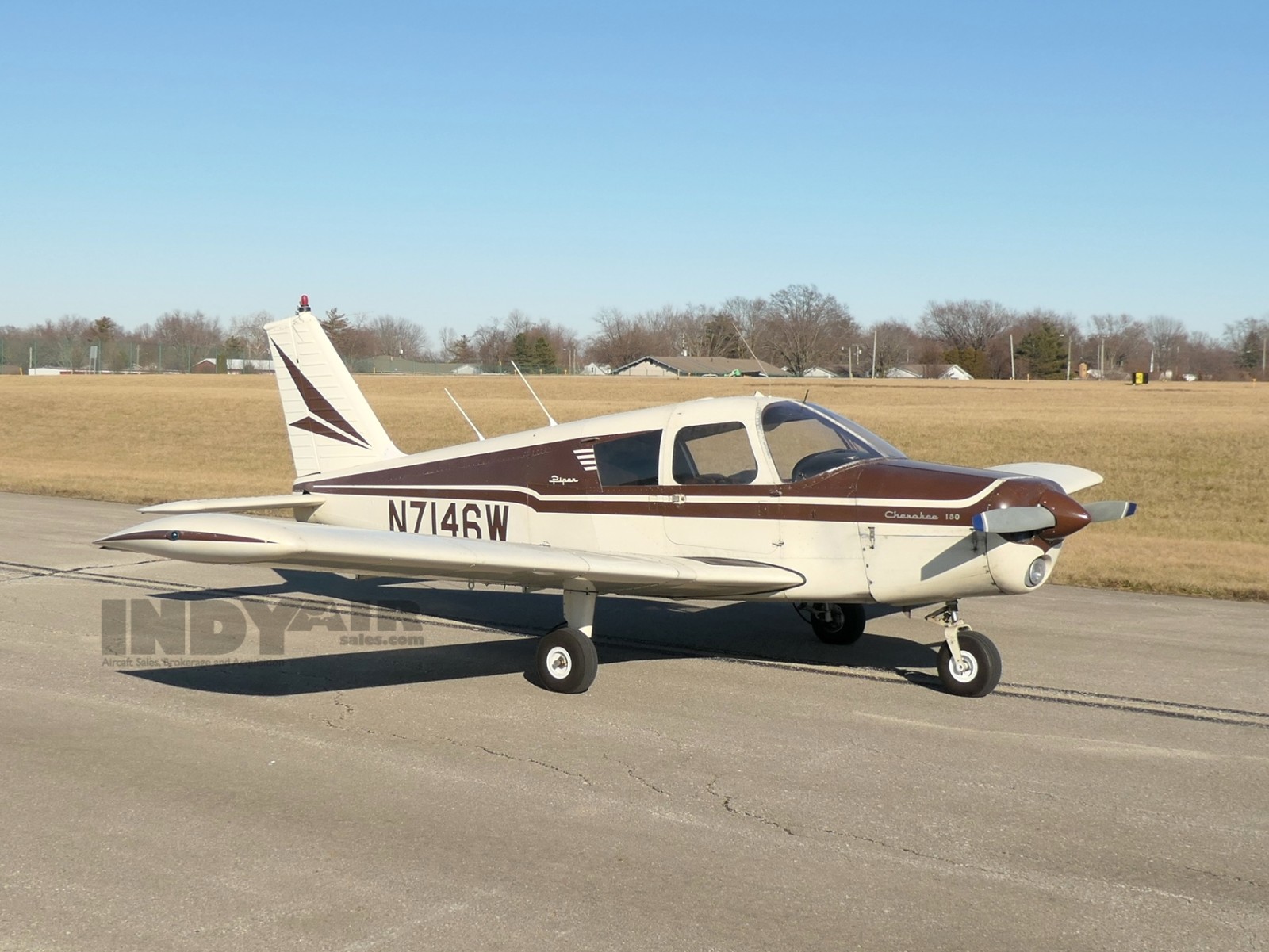 Piper PA28-180 - N7146W