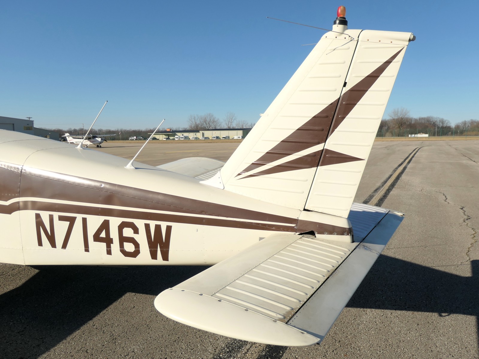 Piper PA28-180 - N7146W