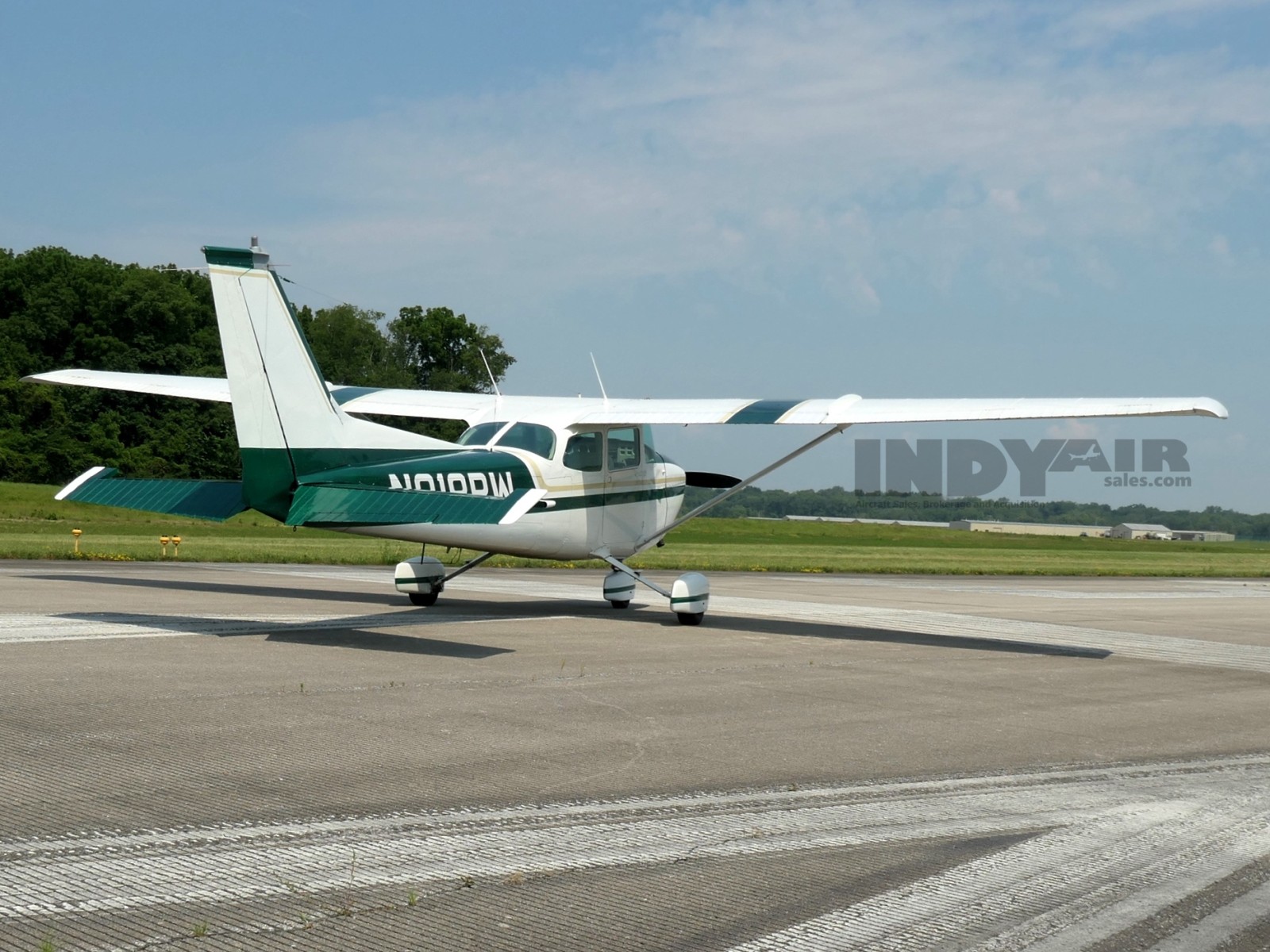 Cessna 172M Skyhawk 180HP - N318PW