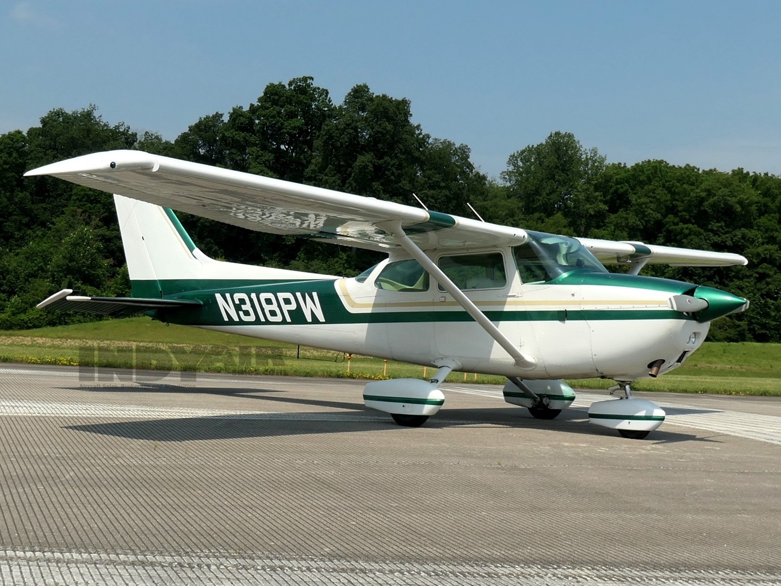 Cessna 172M Skyhawk 180HP - N318PW