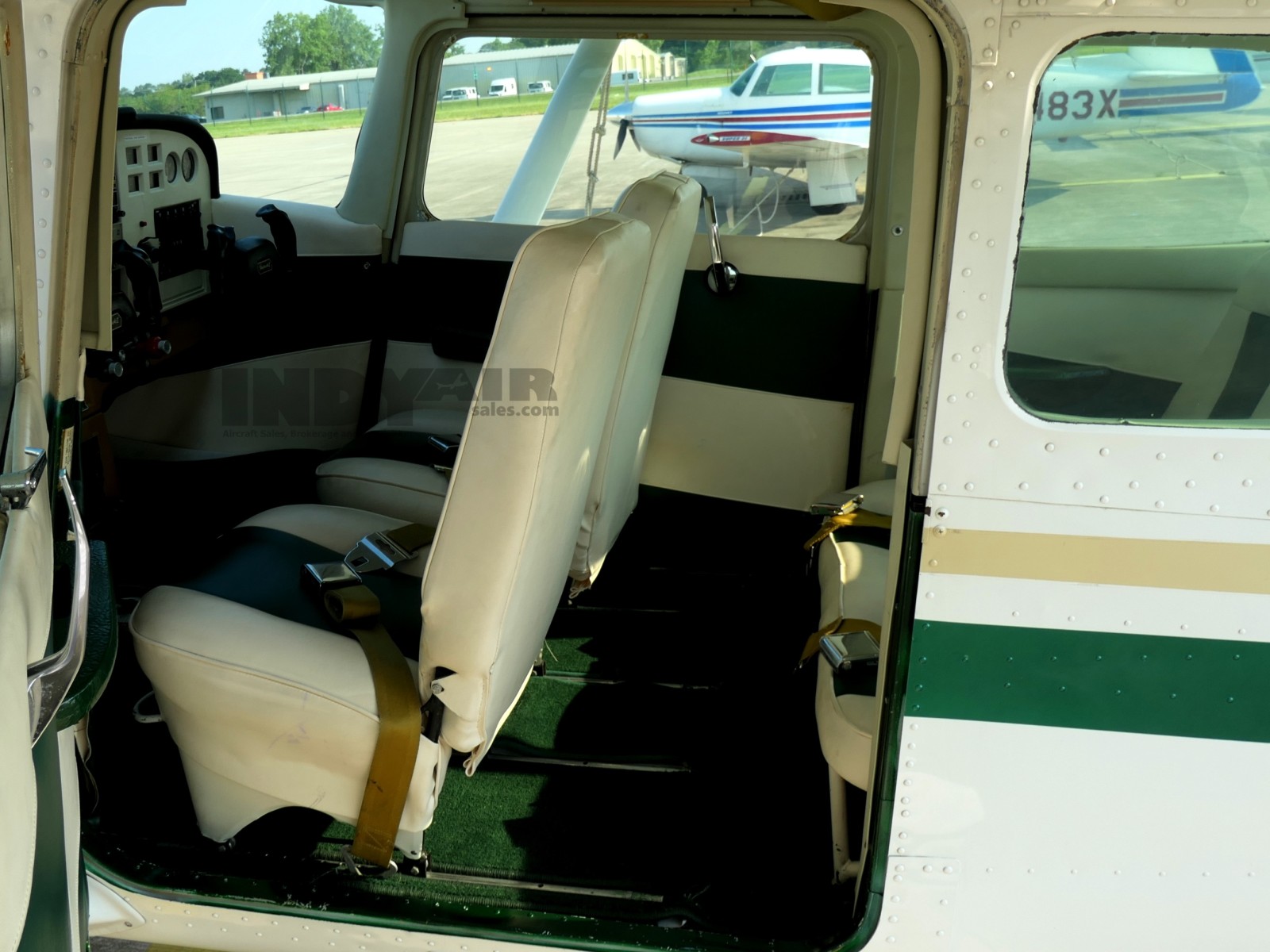 Cessna 172M Skyhawk 180HP - N318PW