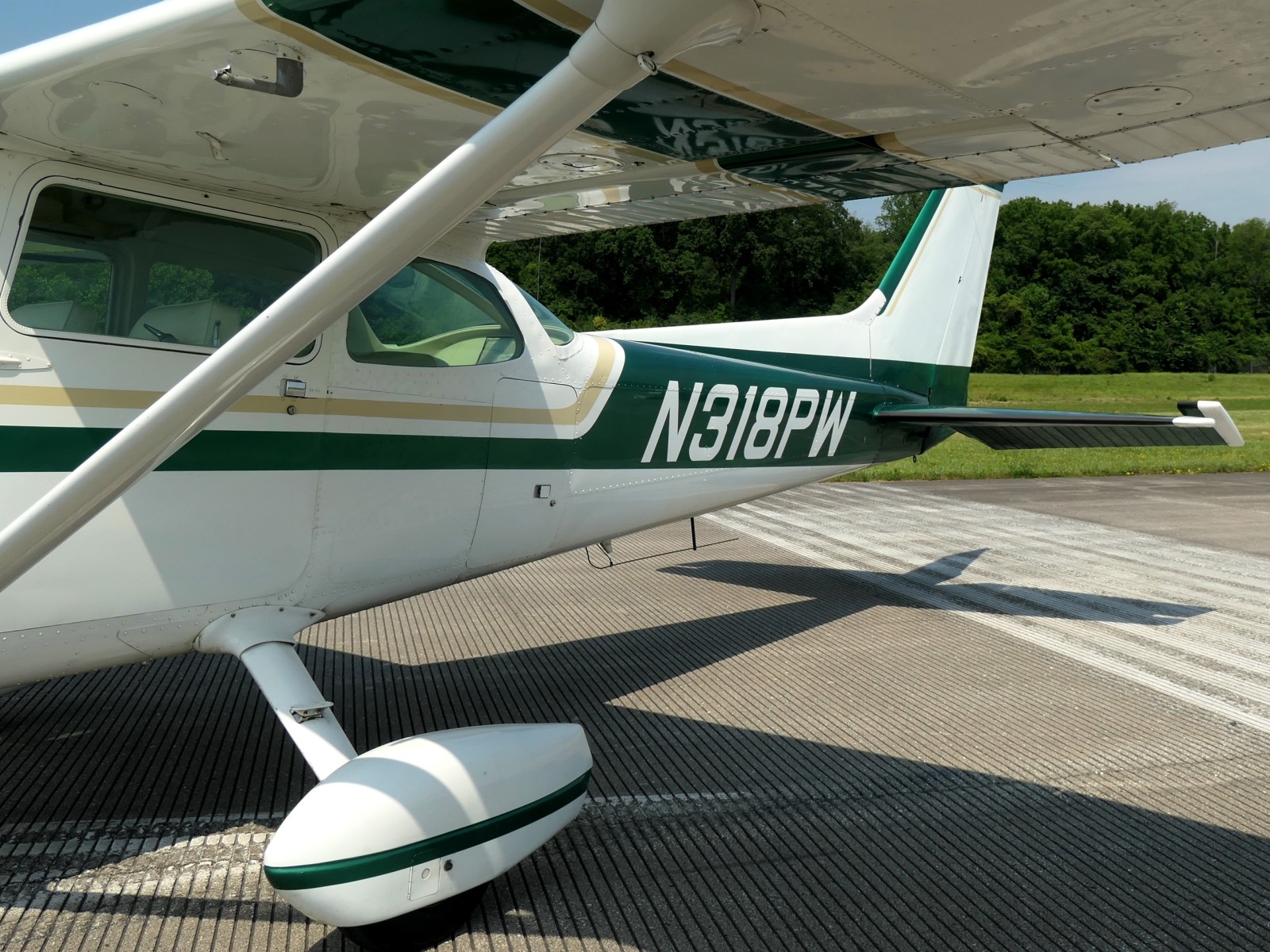 Cessna 172M Skyhawk 180HP - N318PW