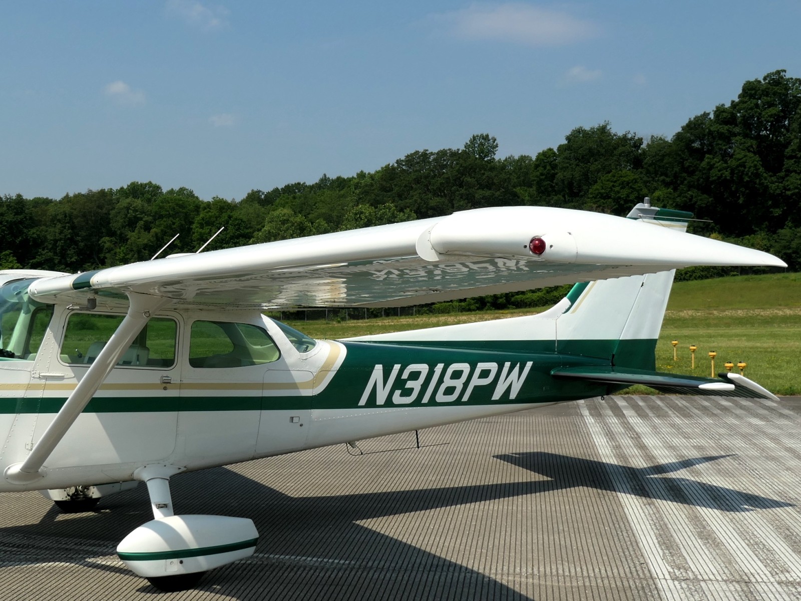 Cessna 172M Skyhawk 180HP - N318PW