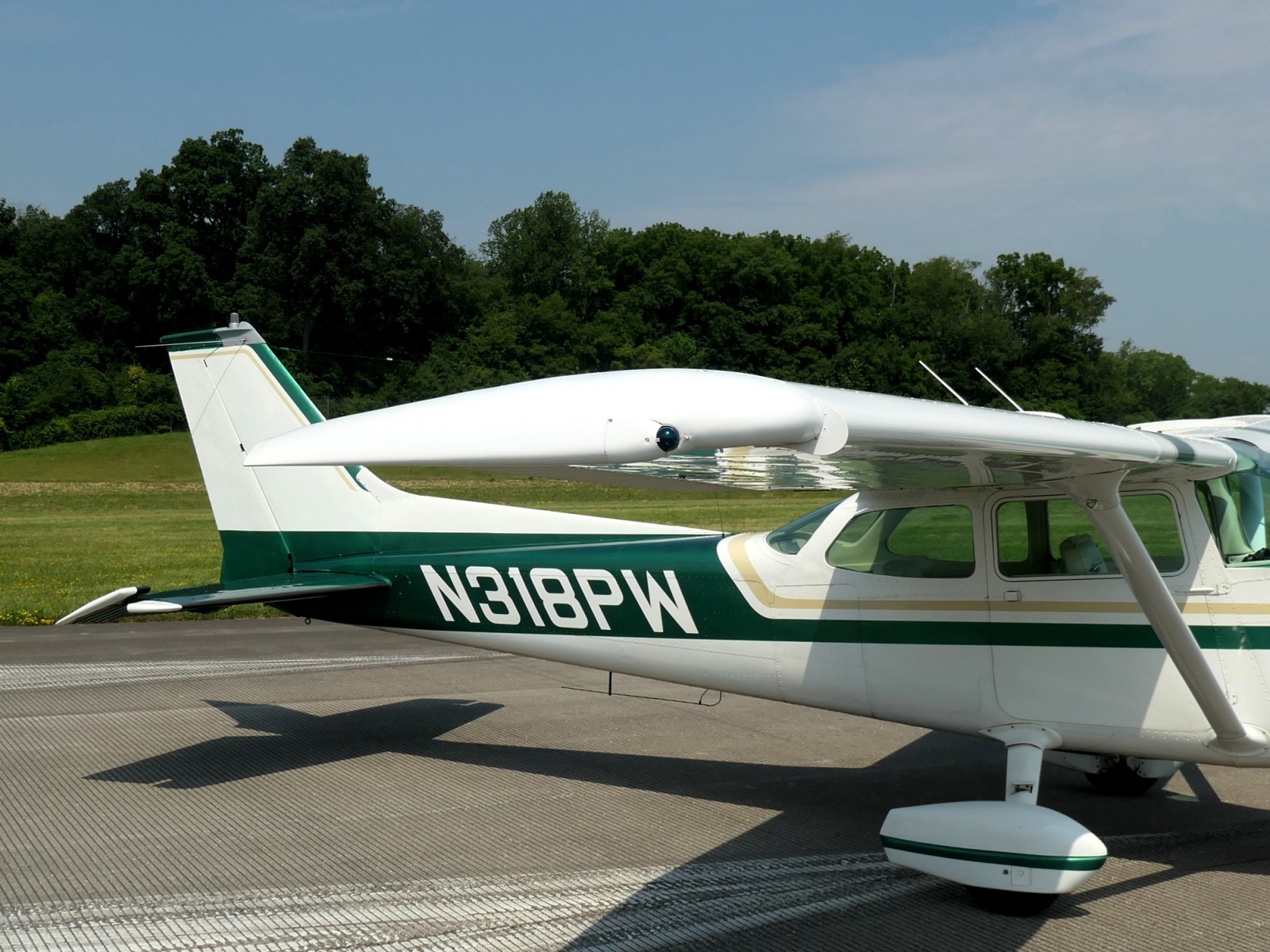 Cessna 172M Skyhawk 180HP - N318PW