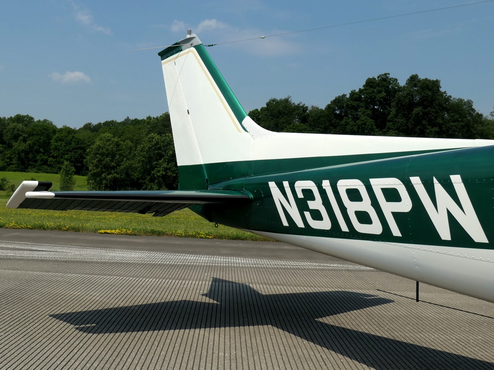 Cessna 172M Skyhawk 180HP - N318PW