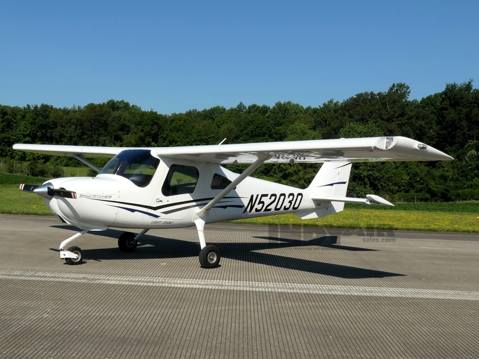 Cessna Skycatcher 162 - N52030