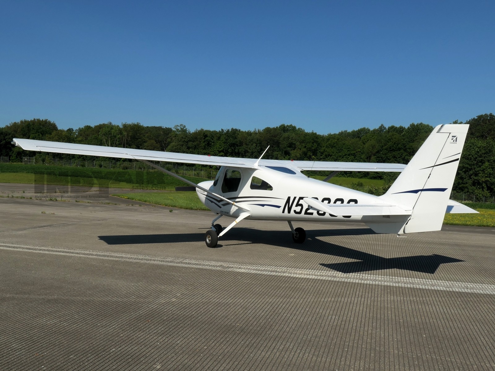 Cessna Skycatcher 162 - N52030