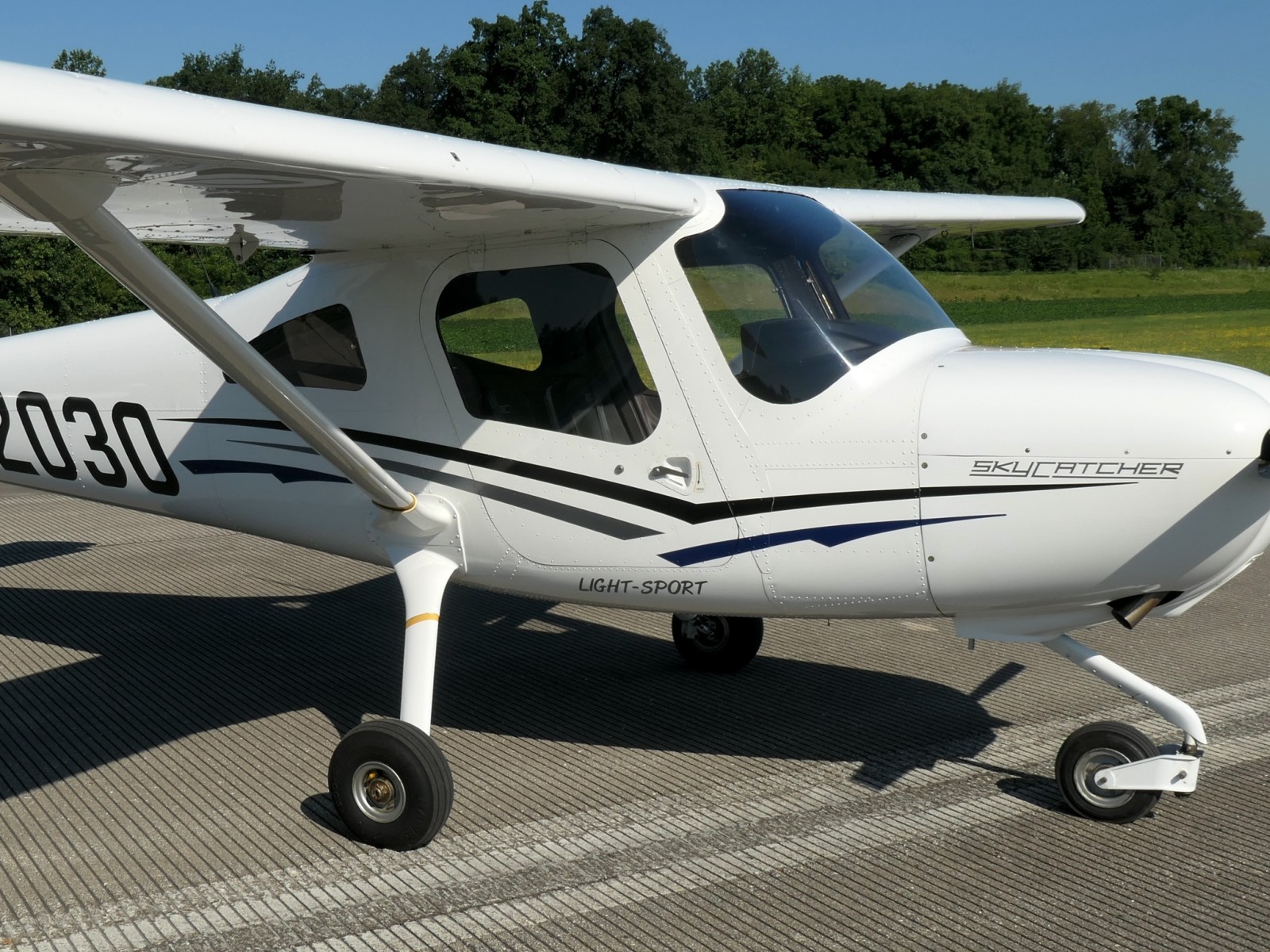 Cessna Skycatcher 162 - N52030