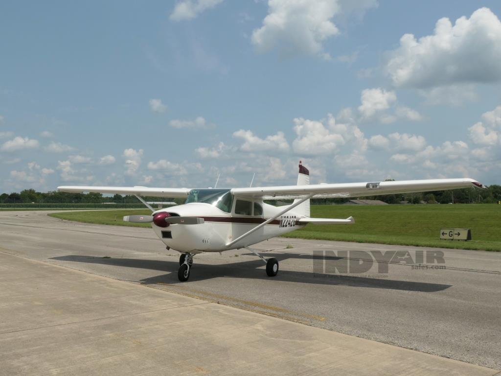 Cessna 182 Skylane - N2242G