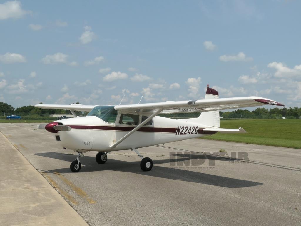 Cessna 182 Skylane - N2242G