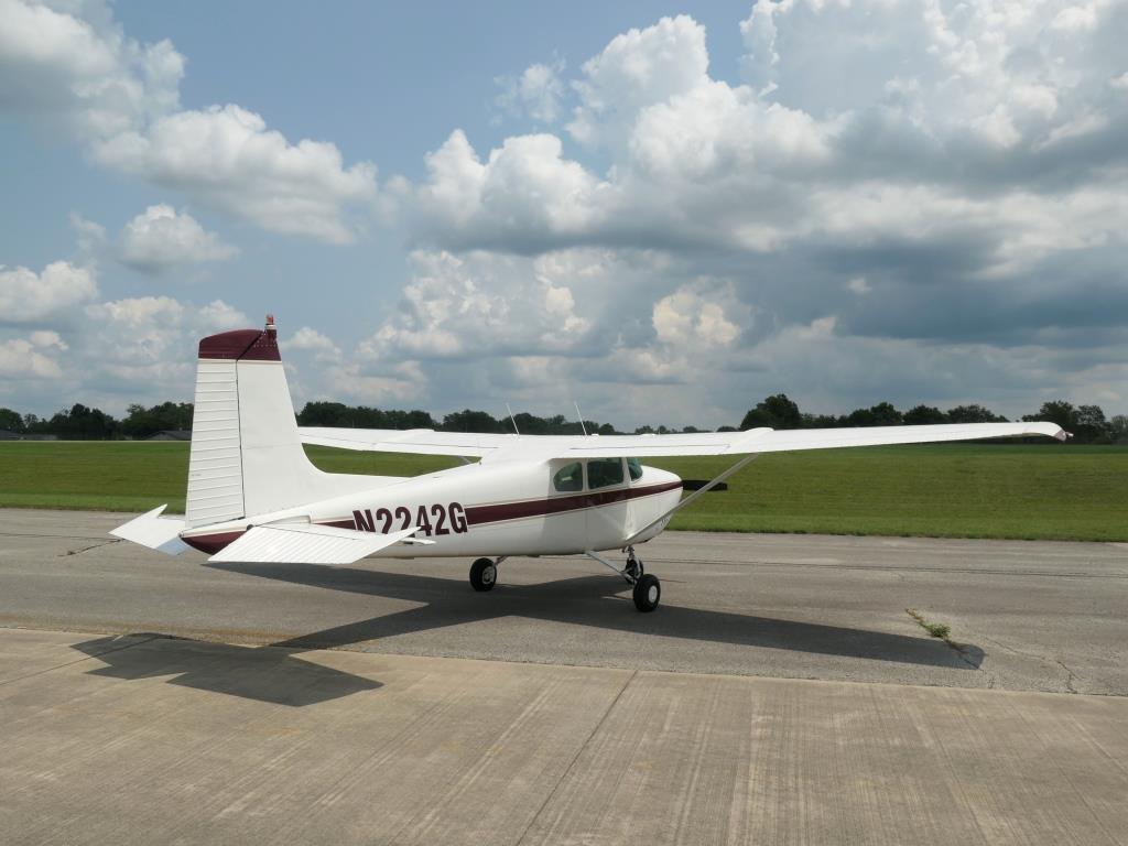 Cessna 182 Skylane - N2242G