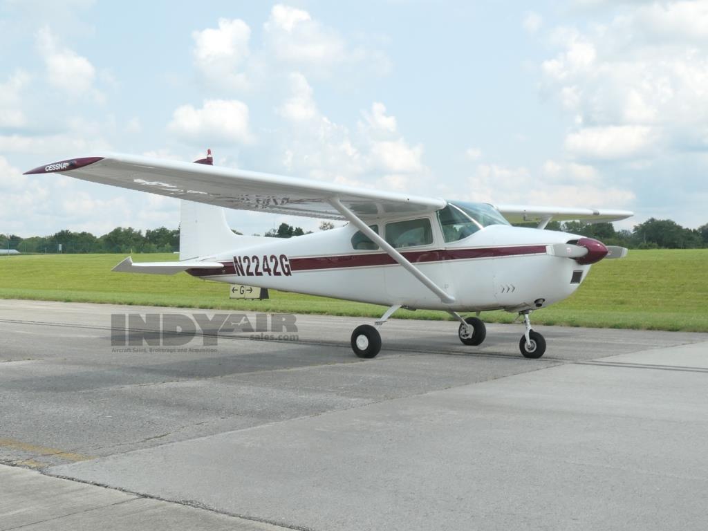 Cessna 182 Skylane - N2242G