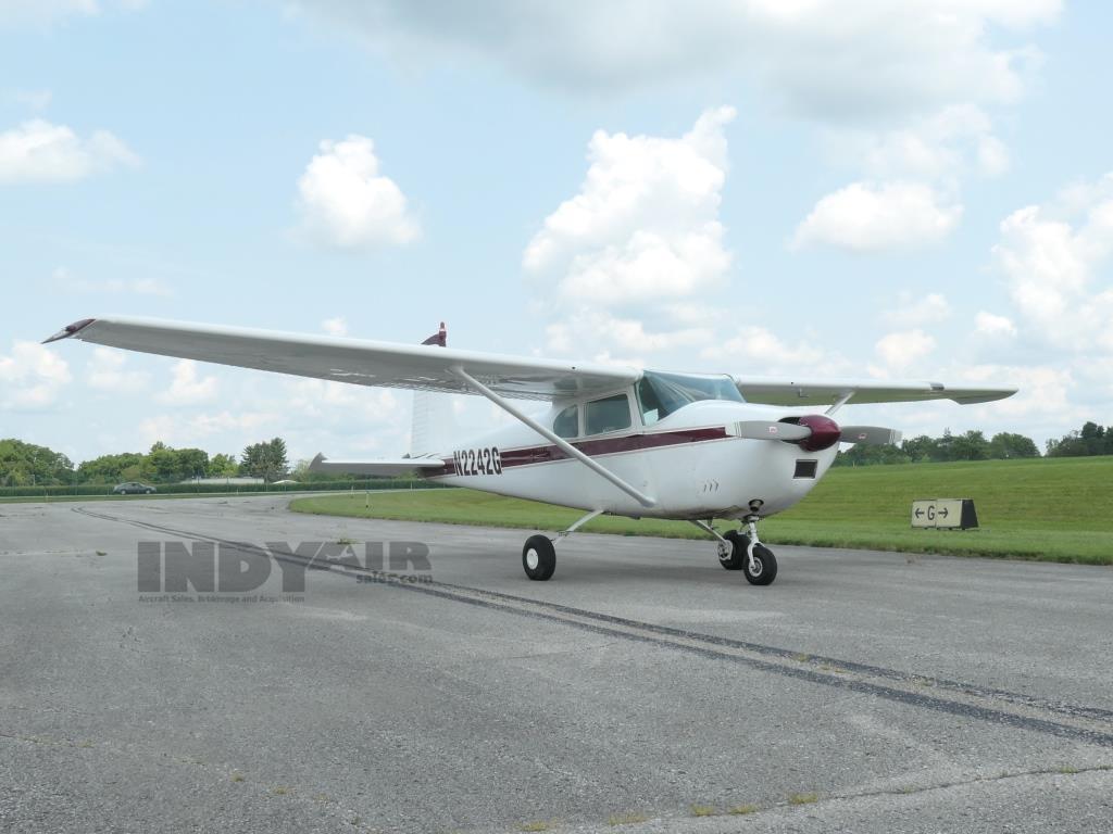 Cessna 182 Skylane - N2242G