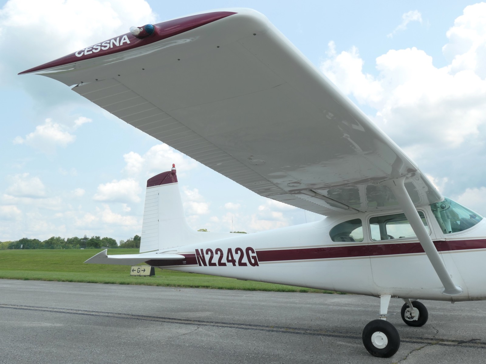 Cessna 182 Skylane - N2242G