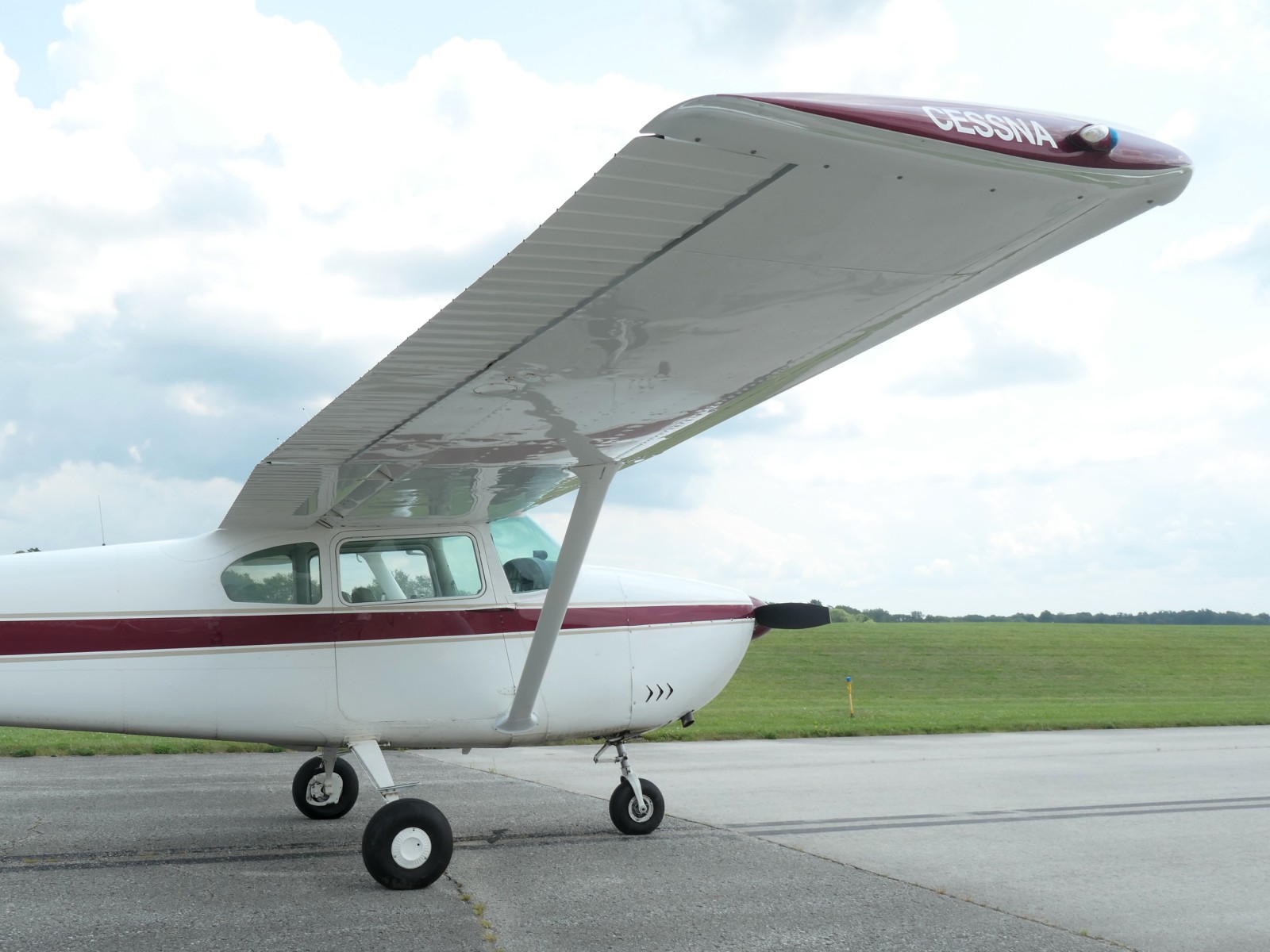 Cessna 182 Skylane - N2242G