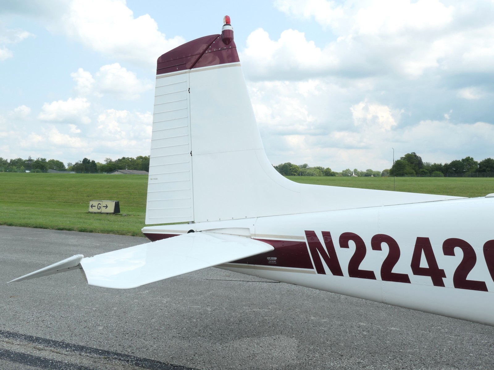 Cessna 182 Skylane - N2242G