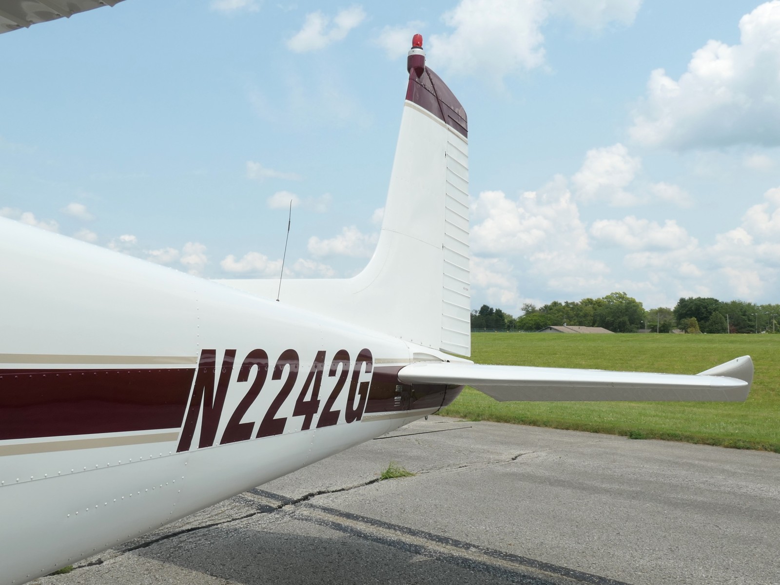 Cessna 182 Skylane - N2242G