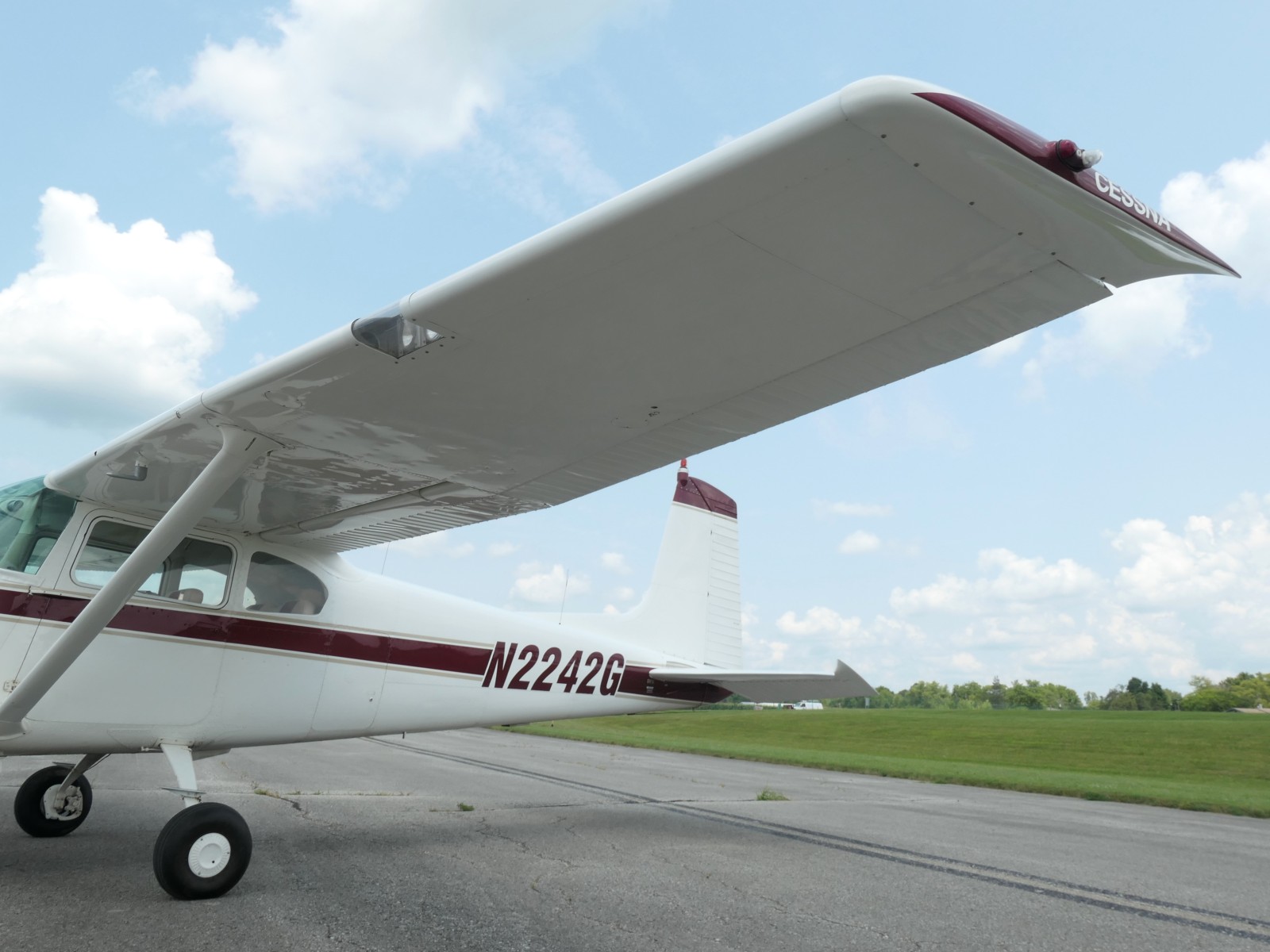 Cessna 182 Skylane - N2242G