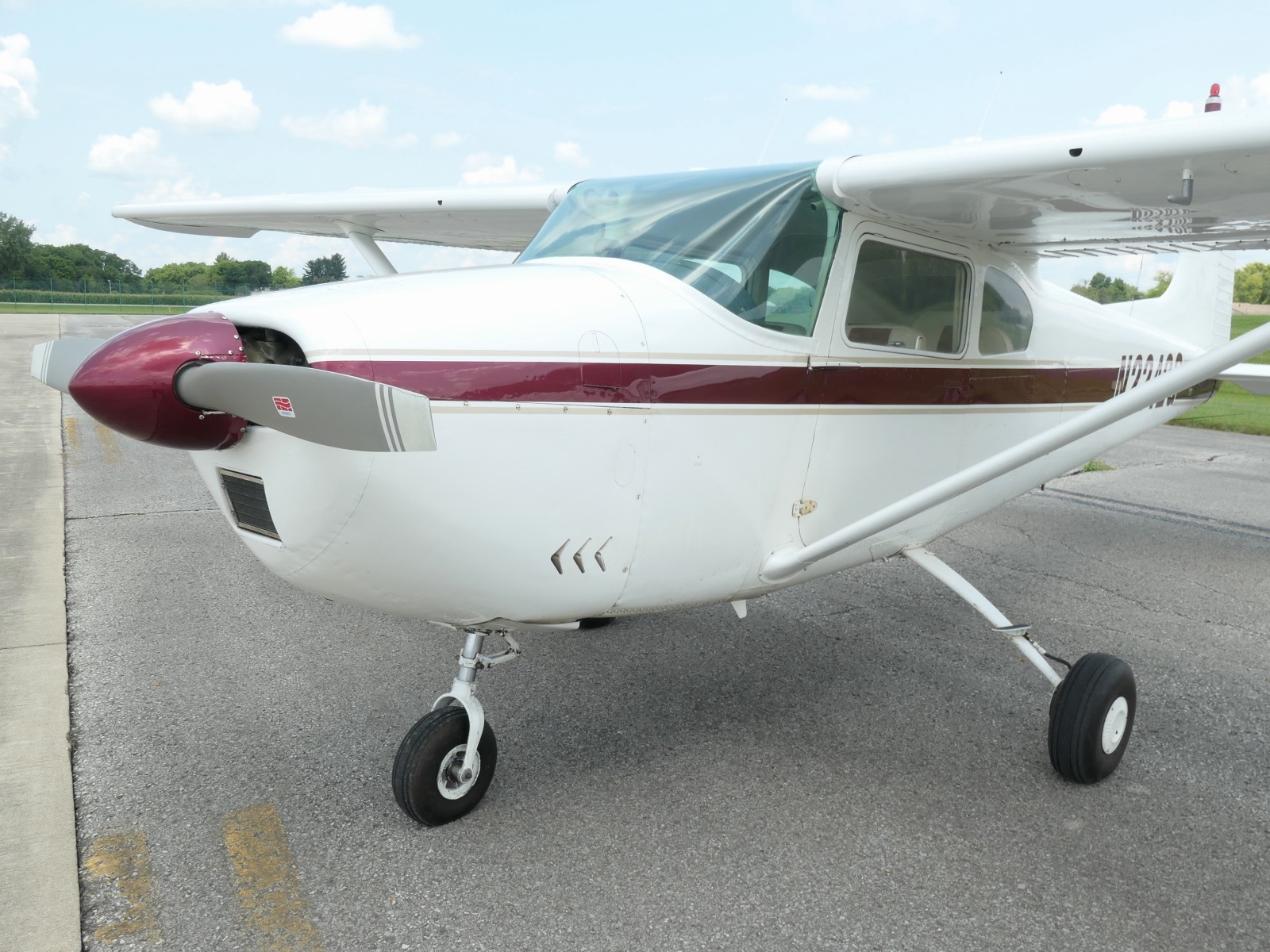 Cessna 182 Skylane - N2242G