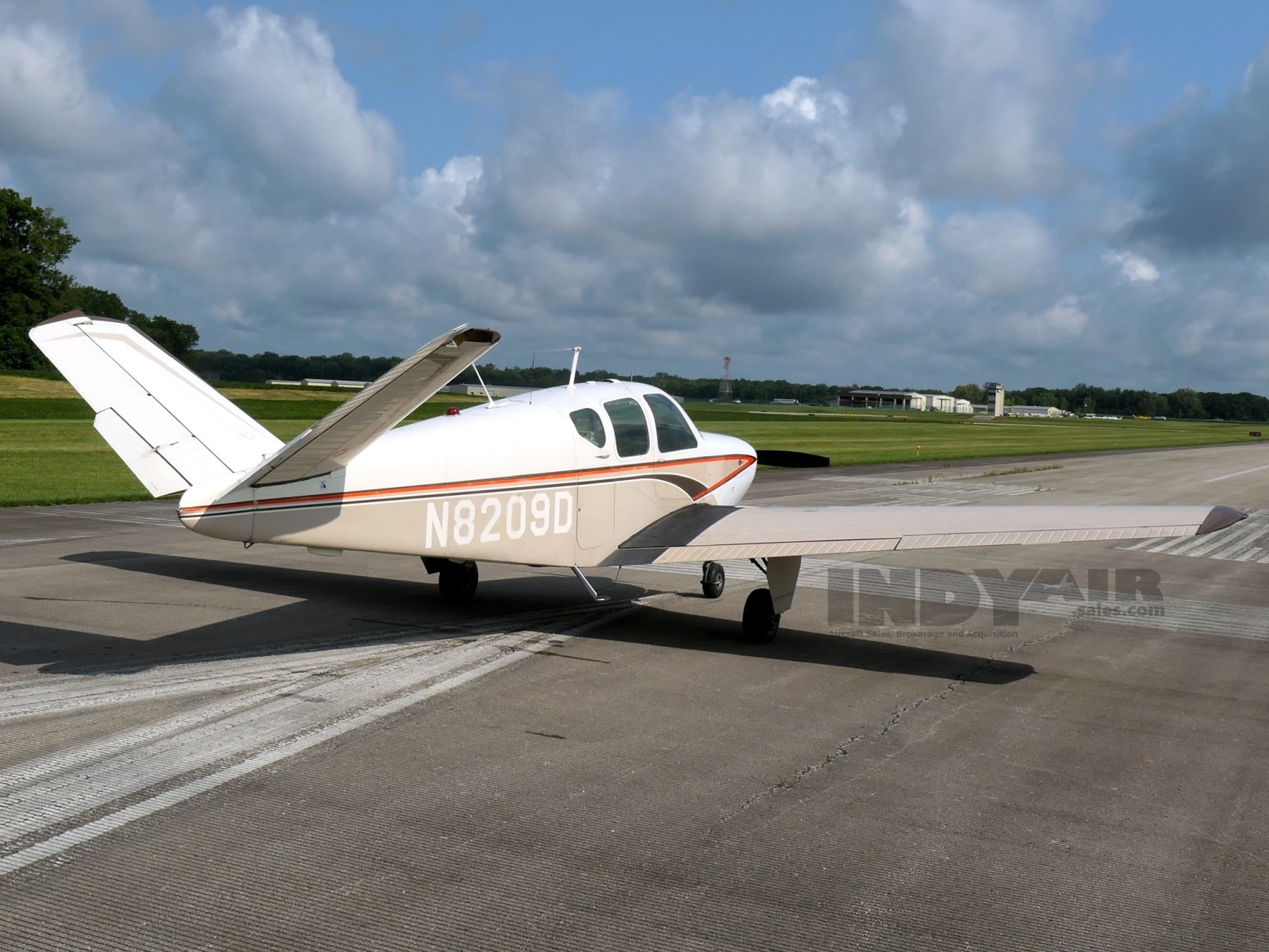 Beechcraft H35 - N8209D