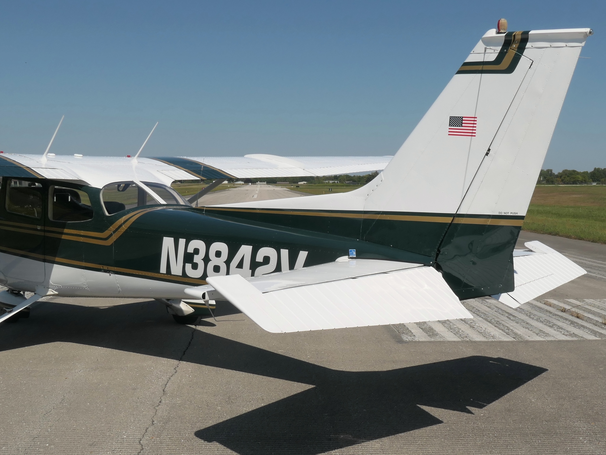 Cessna 172M - N3842V