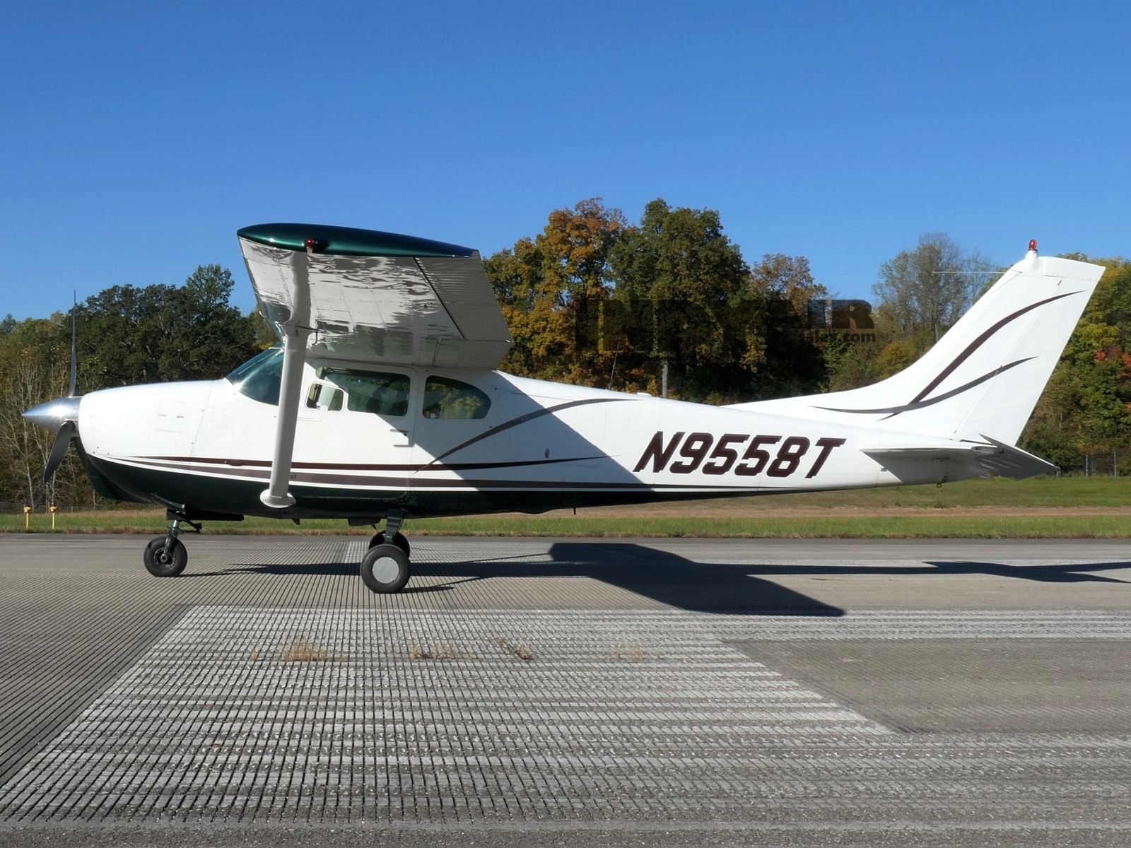 Cessna 210 - N9558T