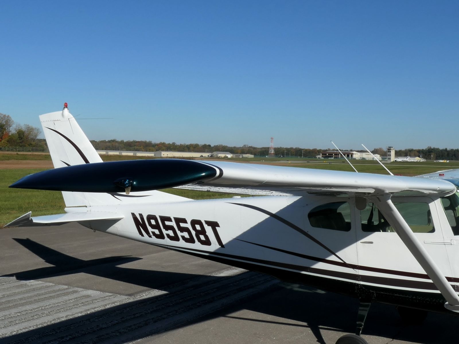 Cessna 210 - N9558T