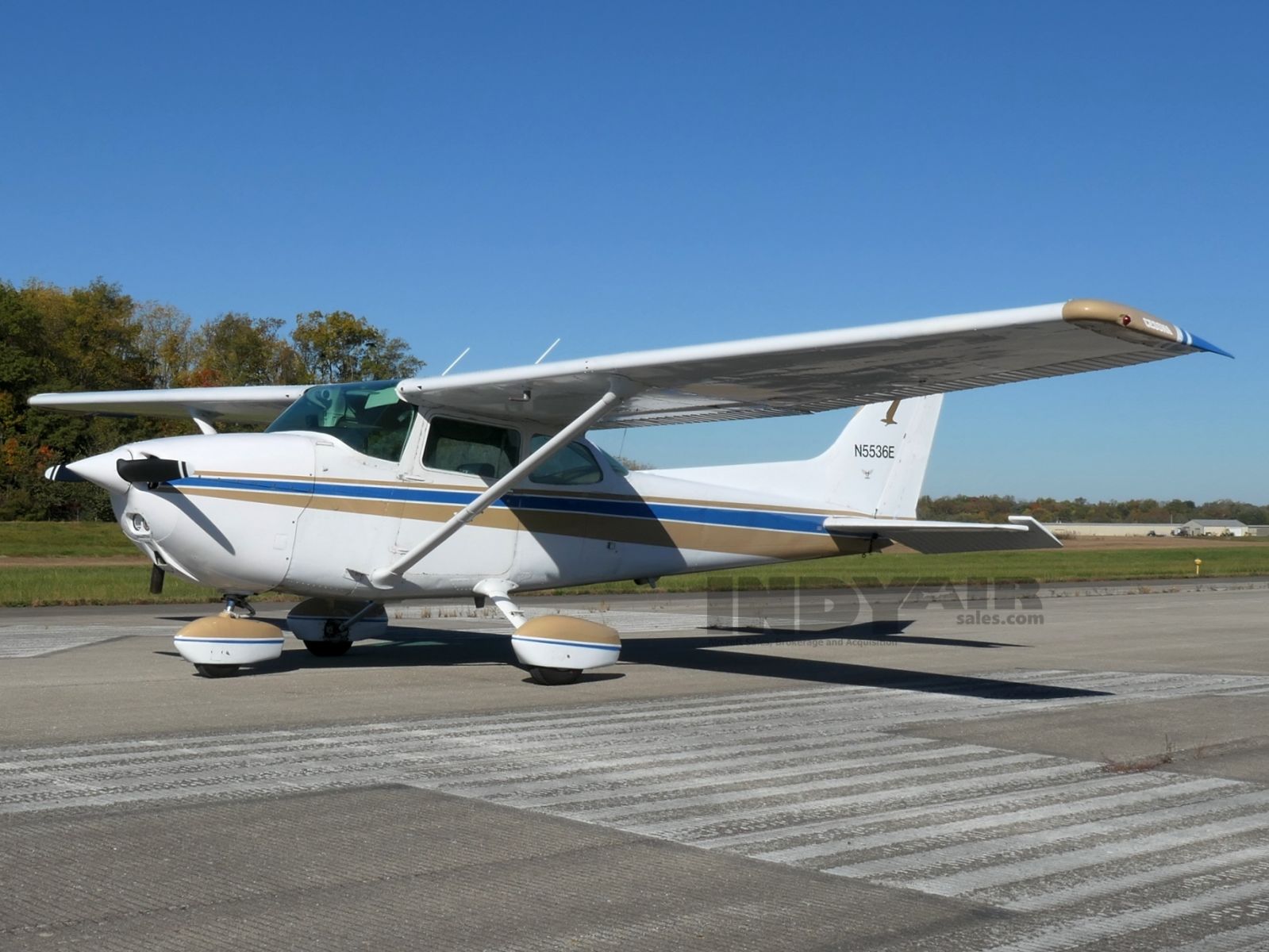 Cessna 172N - N5536E