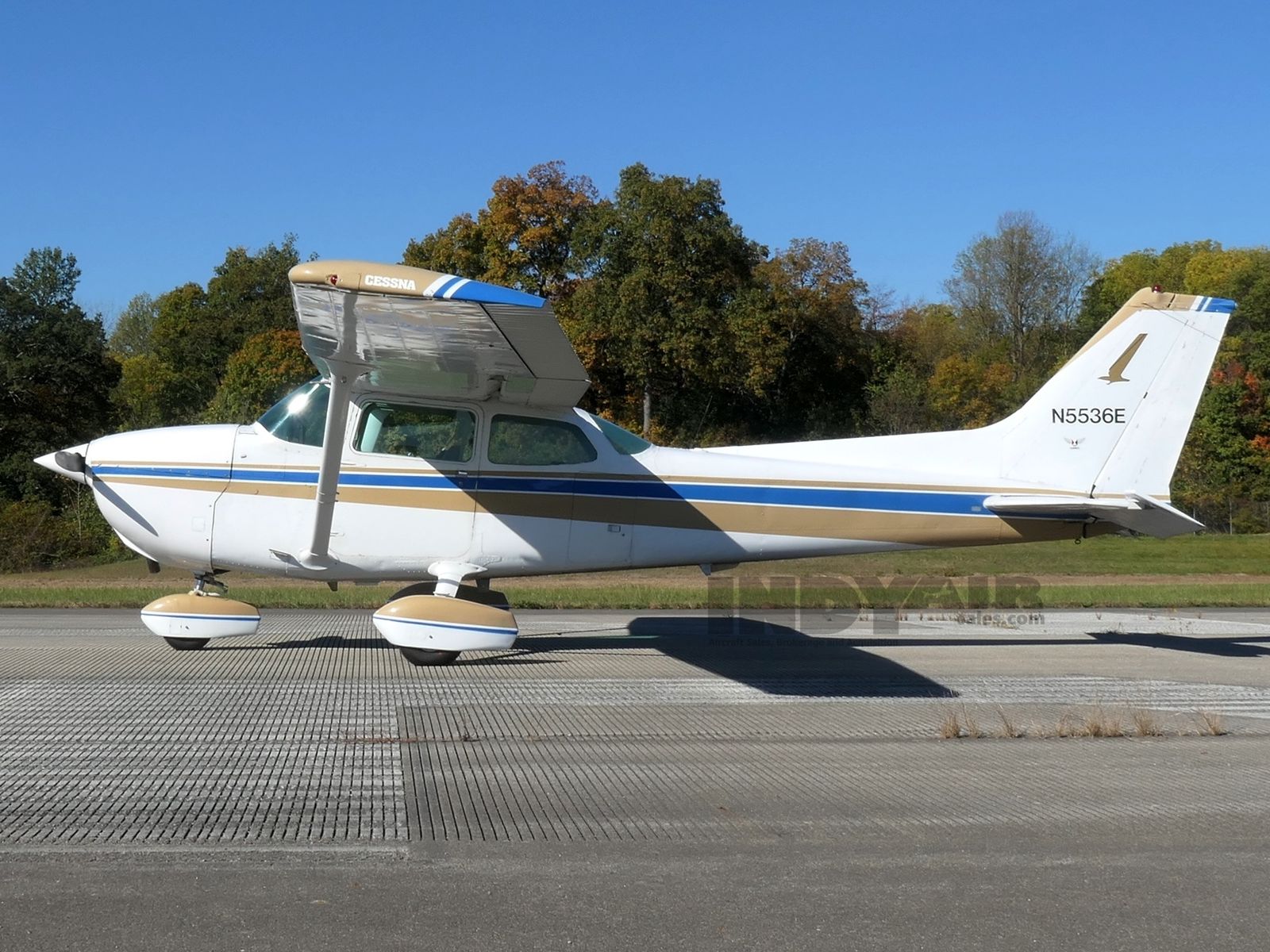 Cessna 172N - N5536E