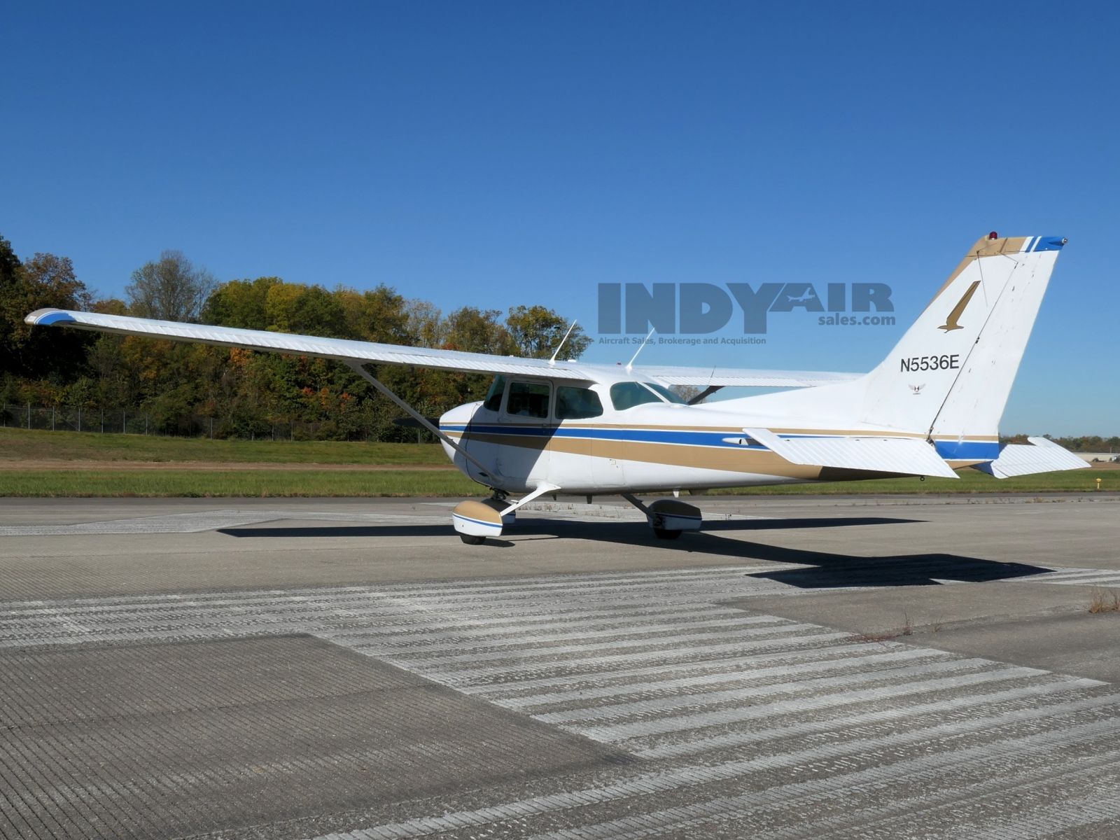 Cessna 172N - N5536E