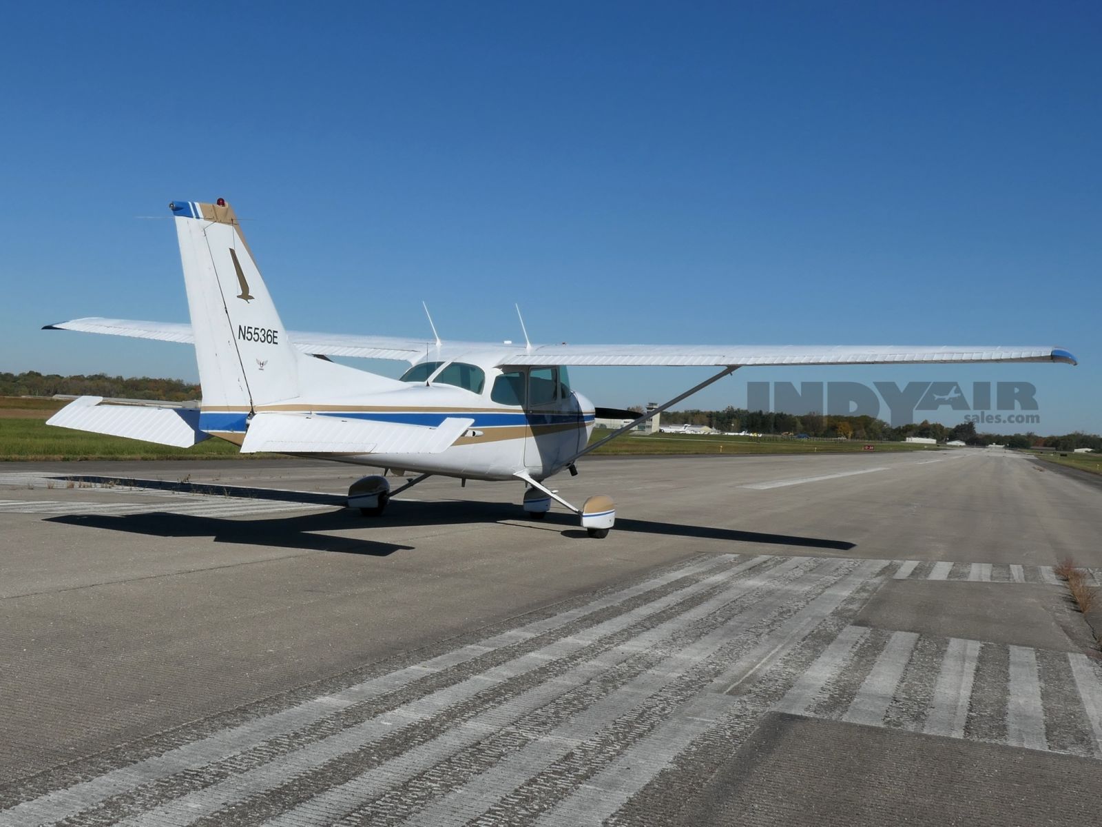 Cessna 172N - N5536E