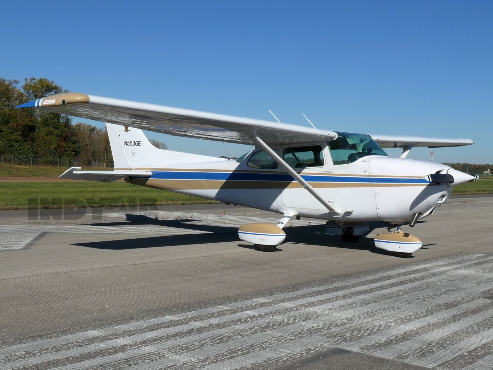 Cessna 172N - N5536E