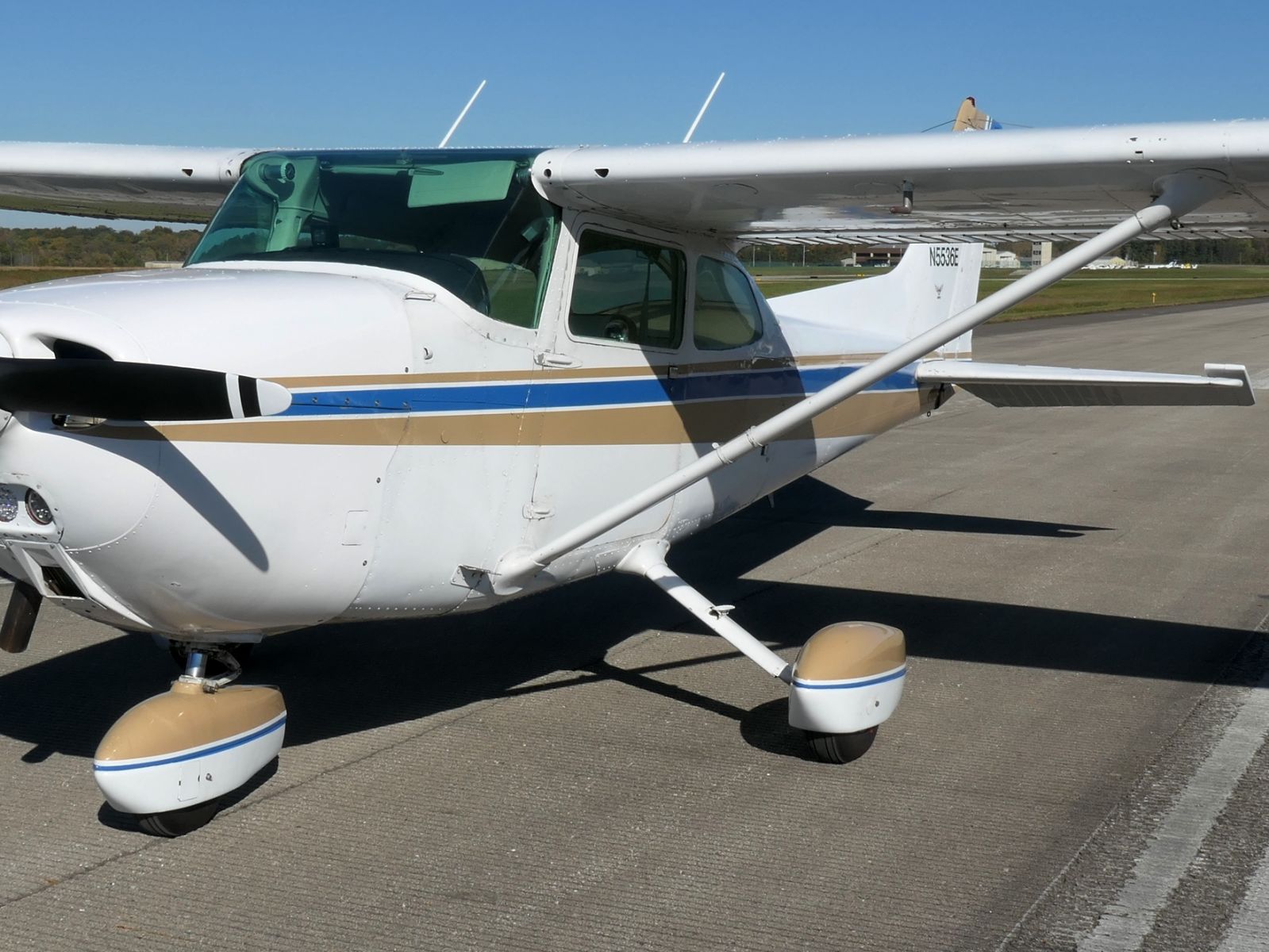 Cessna 172N - N5536E