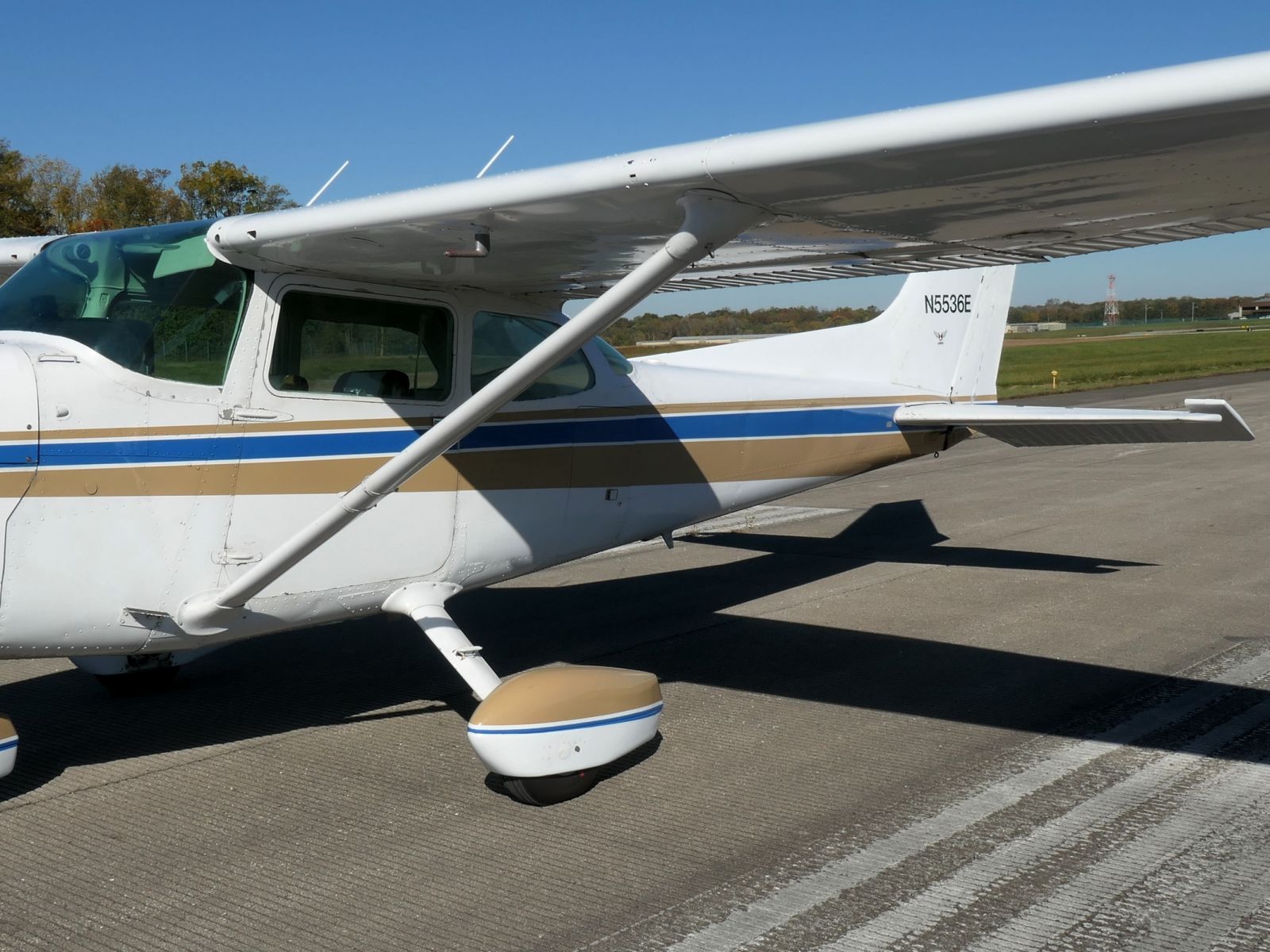 Cessna 172N - N5536E