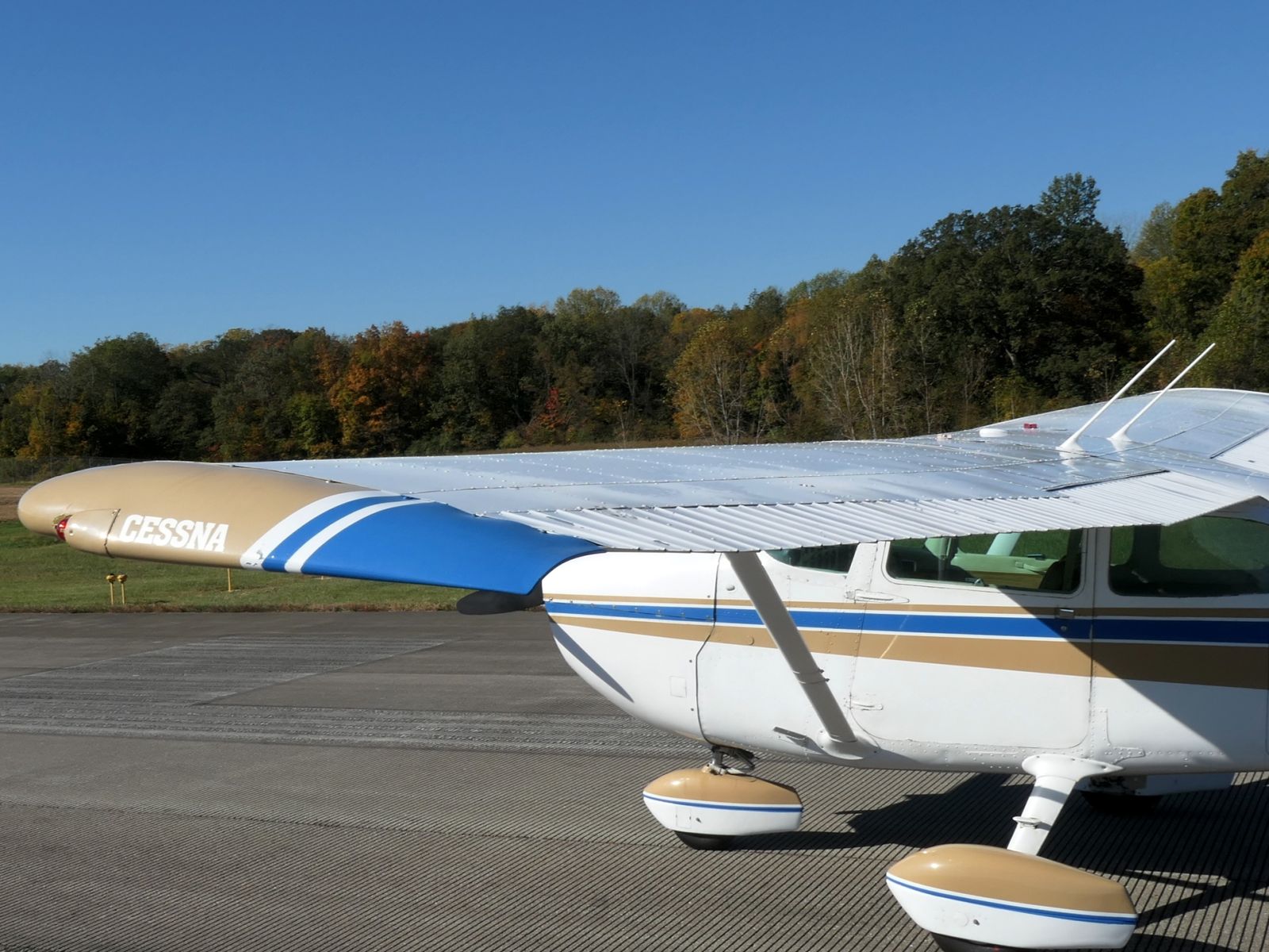 Cessna 172N - N5536E