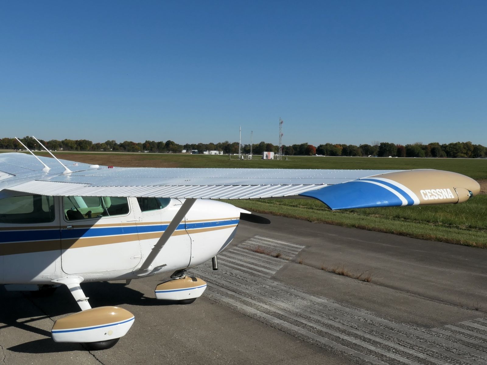 Cessna 172N - N5536E