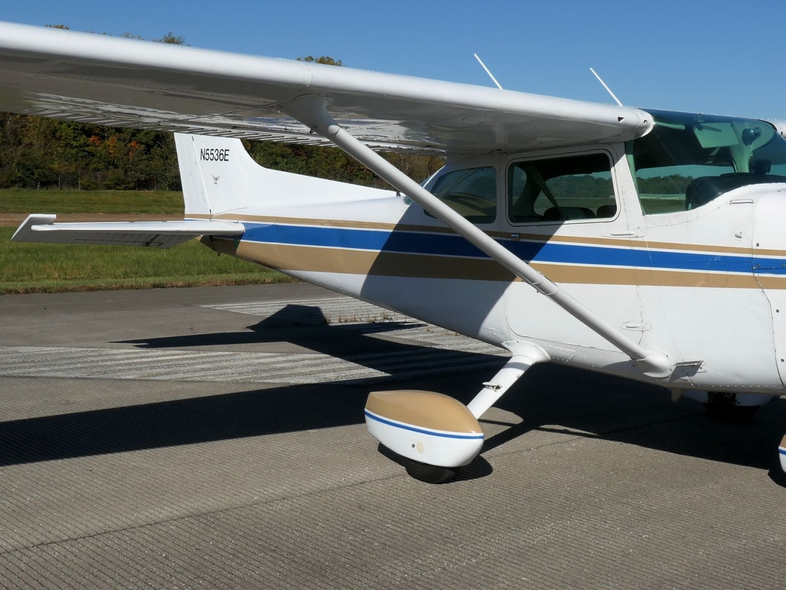 Cessna 172N - N5536E