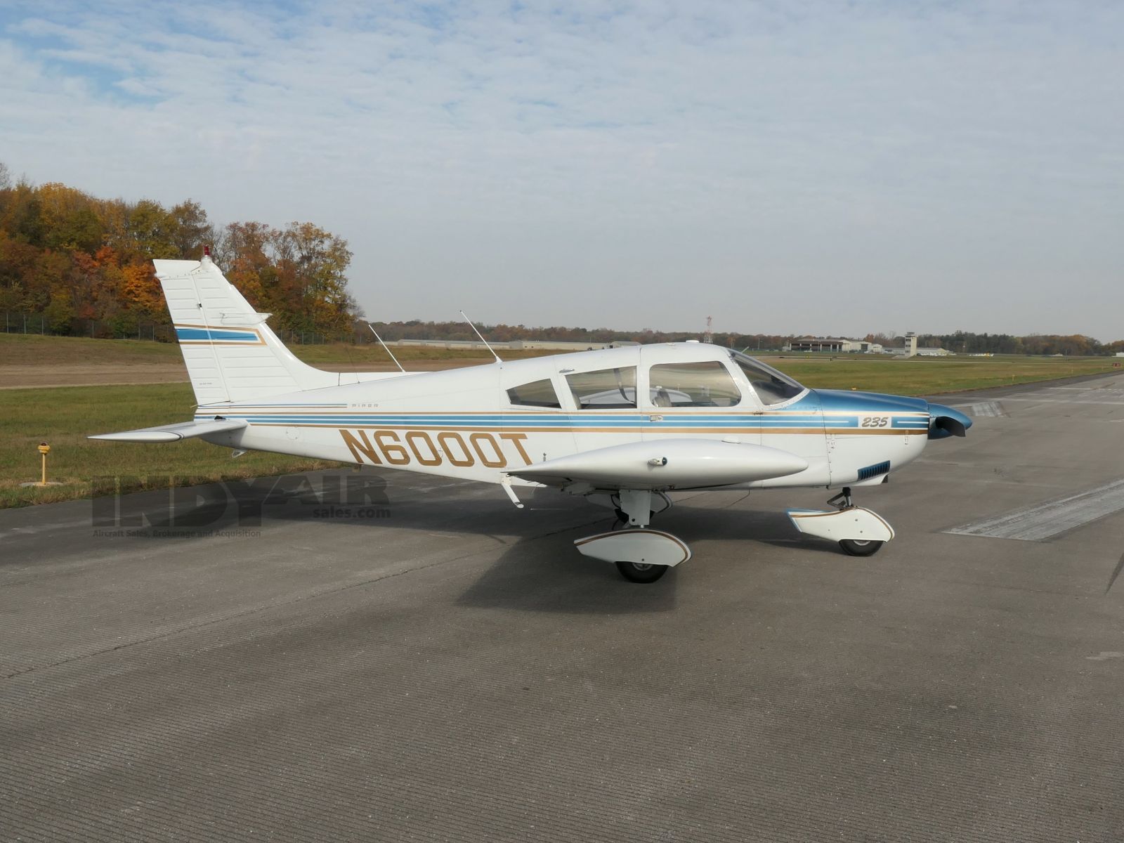 Piper Cherokee 235 - N6000T