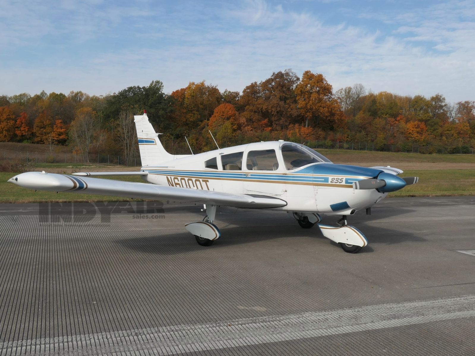 Piper Cherokee 235 - N6000T