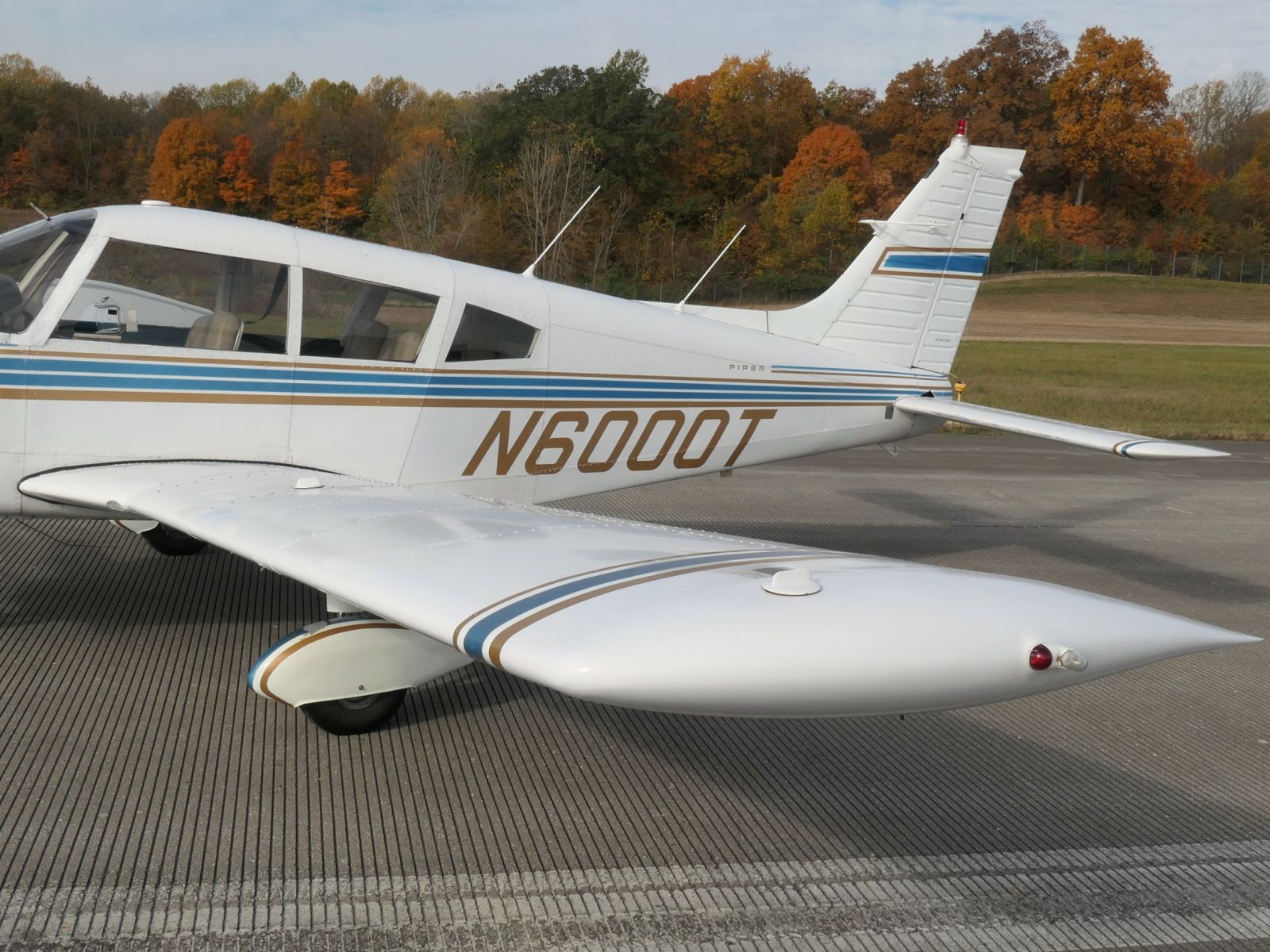 Piper Cherokee 235 - N6000T