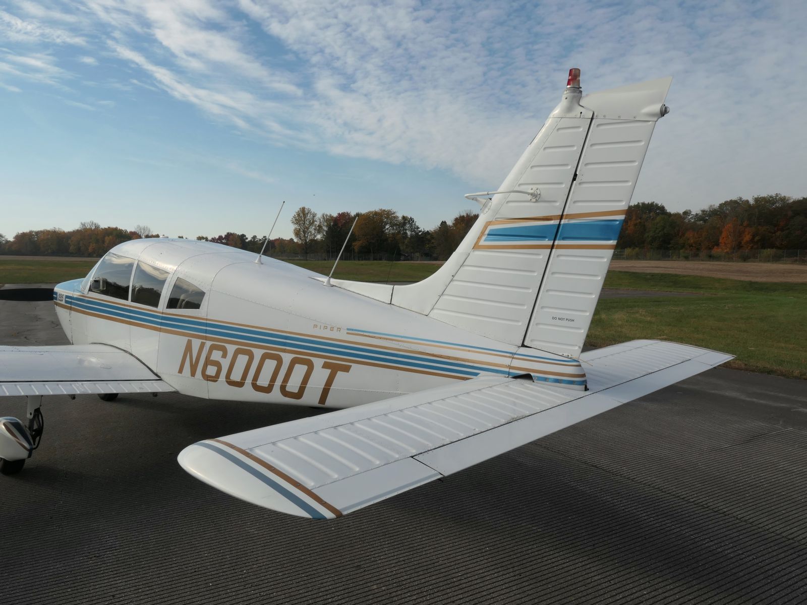 Piper Cherokee 235 - N6000T