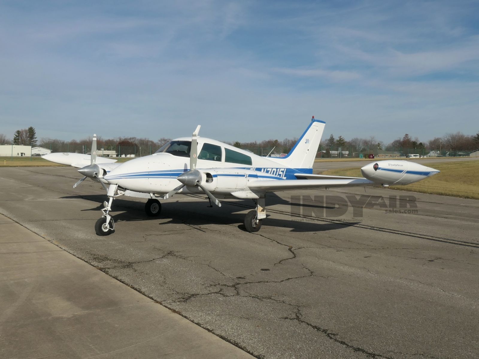 Cessna 310K - N7015L