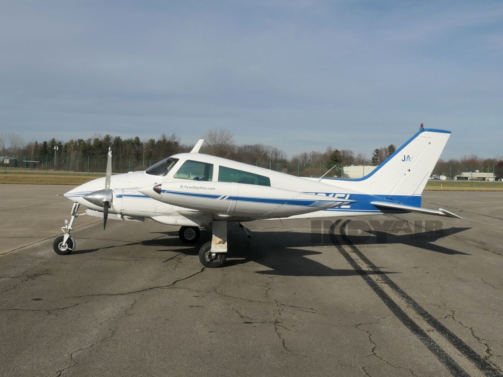 Cessna 310K - N7015L