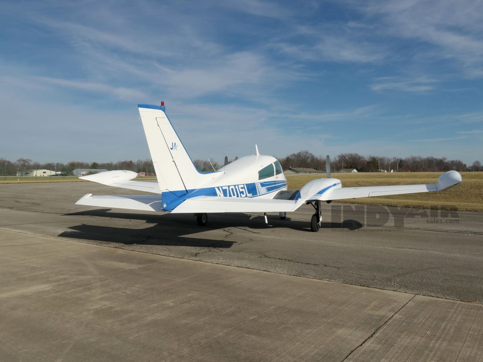 Cessna 310K - N7015L