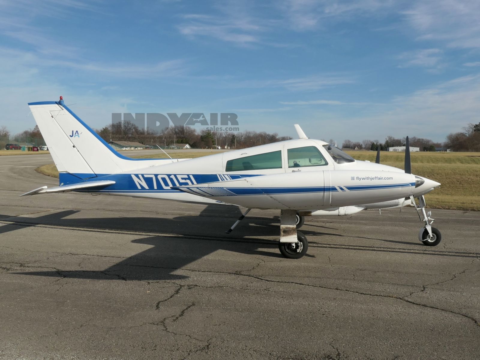 Cessna 310K - N7015L