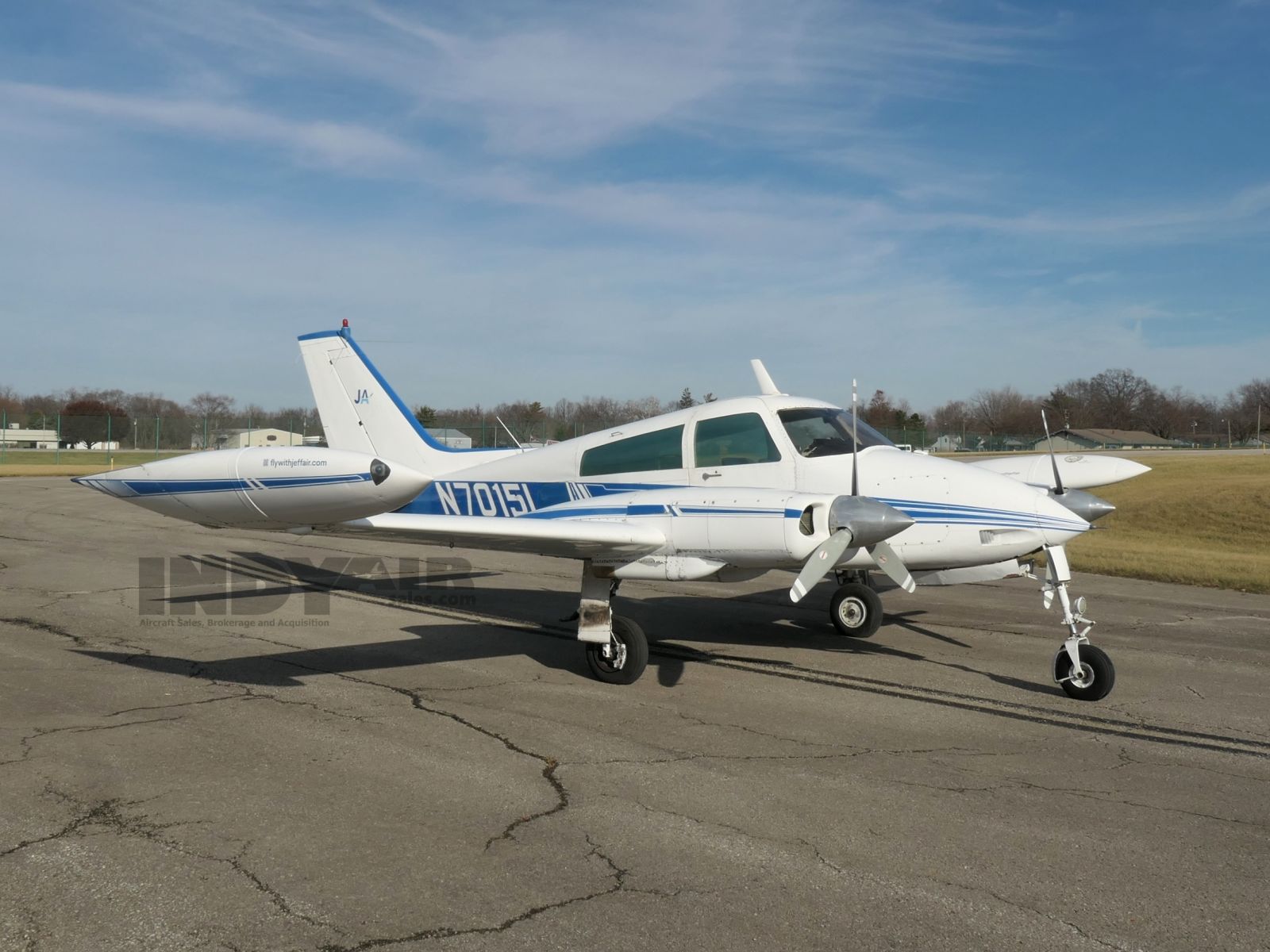 Cessna 310K - N7015L