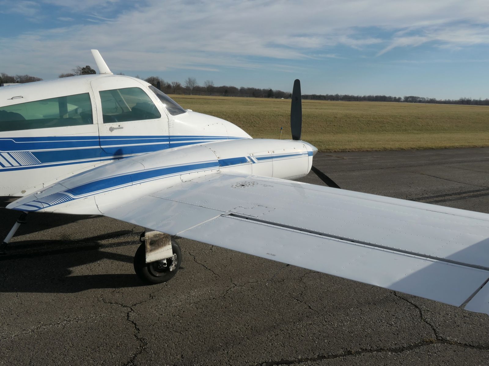 Cessna 310K - N7015L